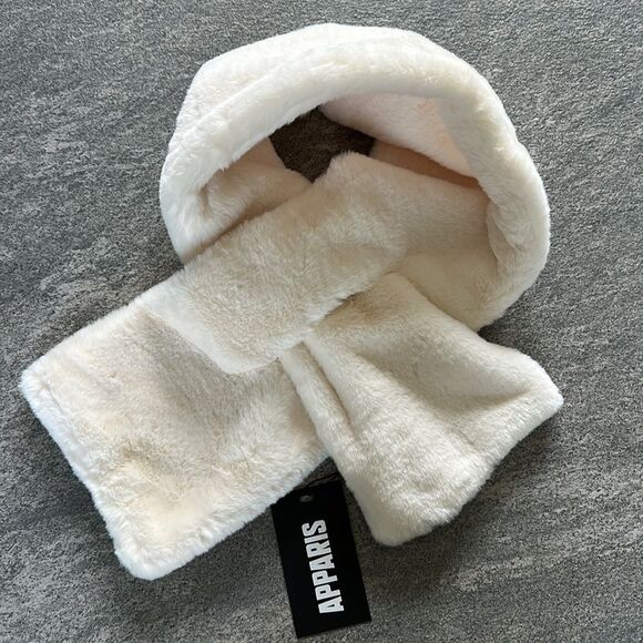 NWT Apparis Bambi Faux Fur Pull-through Scarf Stole Wrap Cream Ivory One Size - Picture 3 of 11